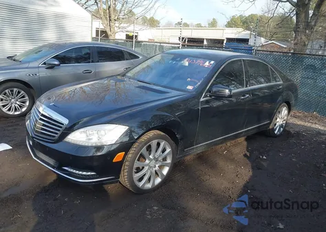 2013 Mercedes-Benz S 550 4Matic z USA, uszkodzony, nr VIN WDDNG9EB2DA536759